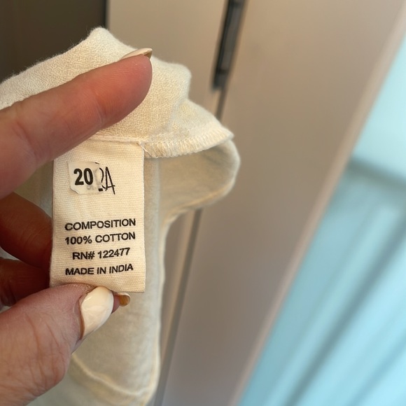 ✨BEAUTIFULLY EMBROIDERED LIGHTWEIGHT LADIES TOP - Picture 4 of 8